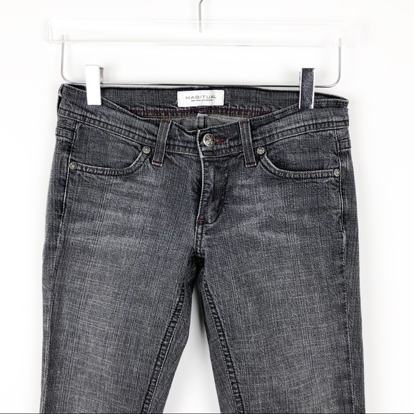 H A B I T U A L - Picture 5 of 12